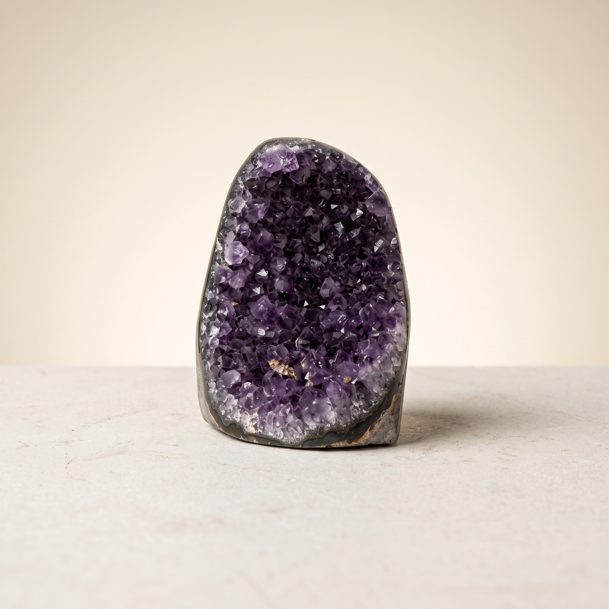 Mineral_specimen_on_display_stand_202607070226